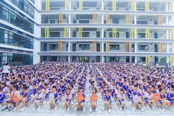 民丰（龙腾）学校项目开学 1200余名师生集体致敬项目建设者