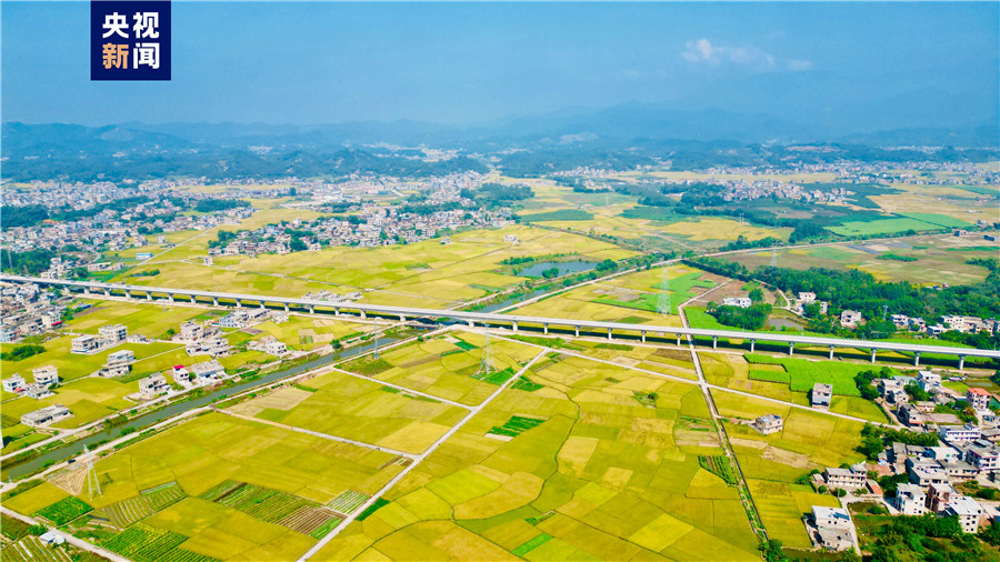 广西南玉铁路全线41座隧道全部贯通